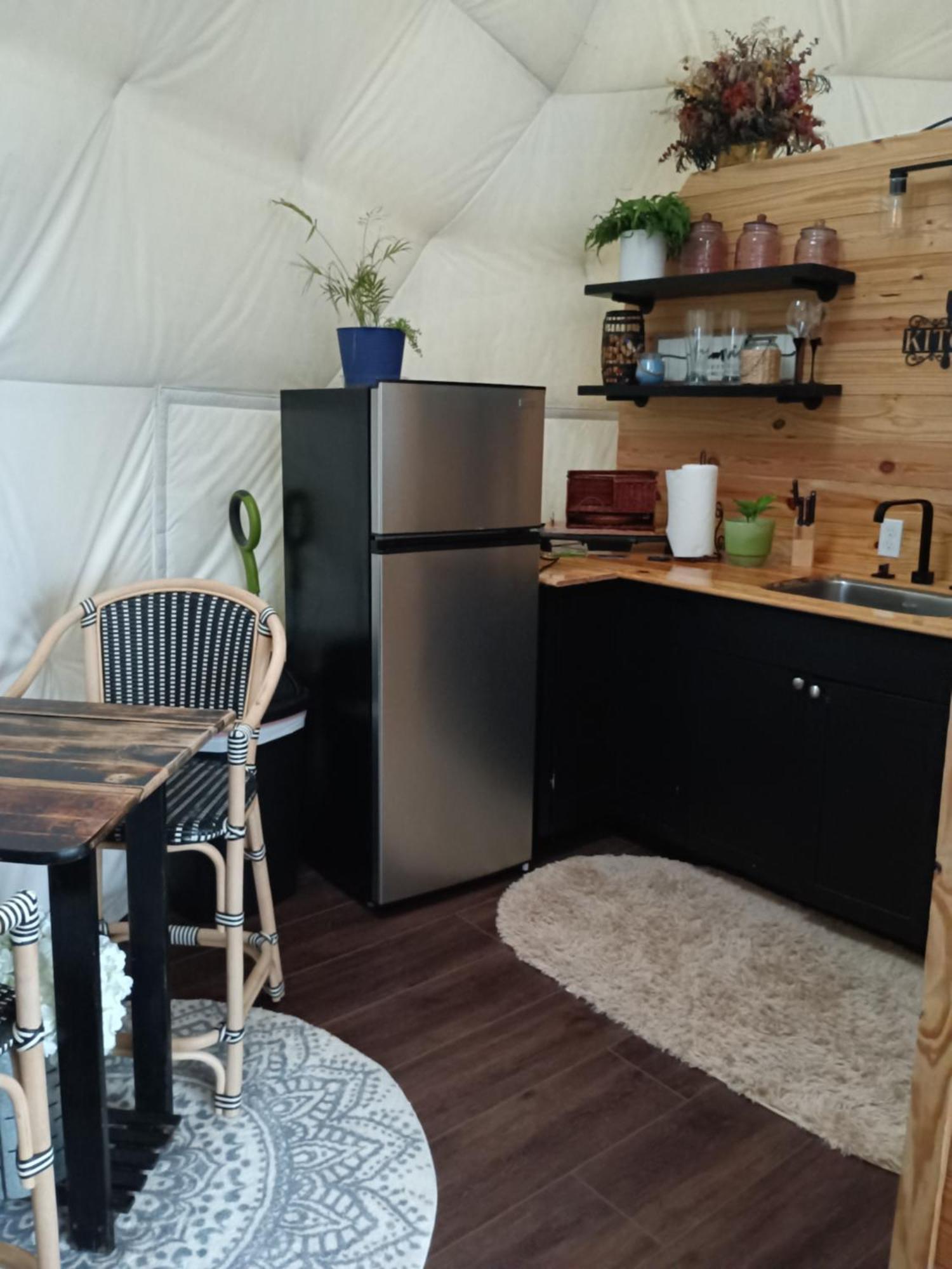 فندق Waterfront Luxury Glamping Dome Rogersville المظهر الخارجي الصورة